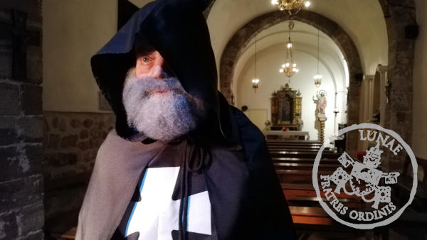 los caballeros de la hermandad de la luna os necesitan para proteger el santo grial